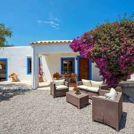 Fluixa, Con Piscina Y Jardin.
