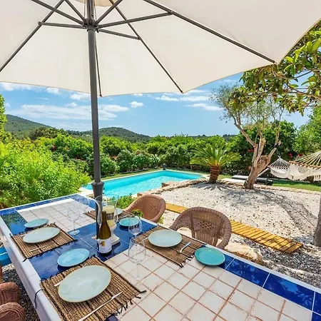 Nyaraló Fluixa, Con Piscina Y Jardin.